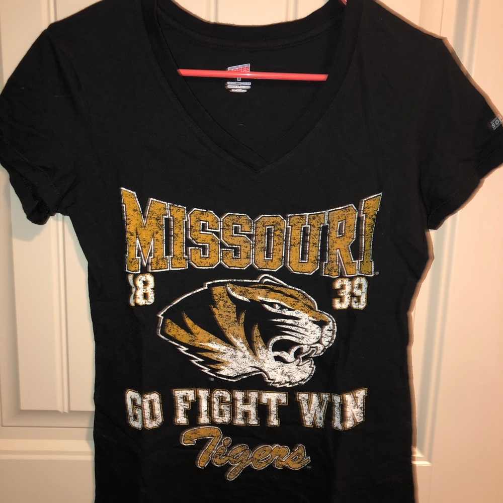 MU T-SHIRT